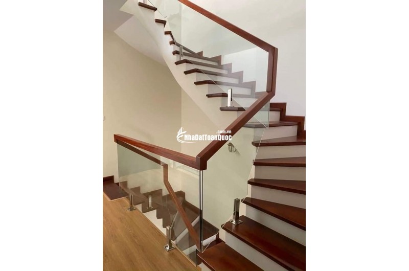 Mình cho thuê nhà mới, hai mặt tiền, Thụy Khuê, 103m2x 4T vỉa hè 29 Tr